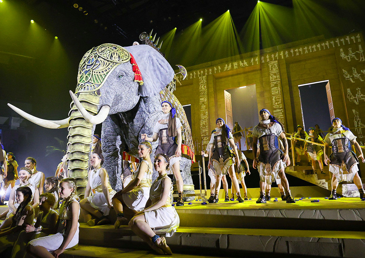 Climax of Aida by Giuseppe Verdi with elephant!